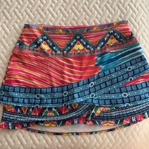 Ladies tennis skirt..18” from waist to back hem.  So beautiful and worn 5 times.